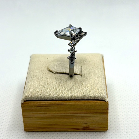 Bomb Party Ring - Picture 5 of 6